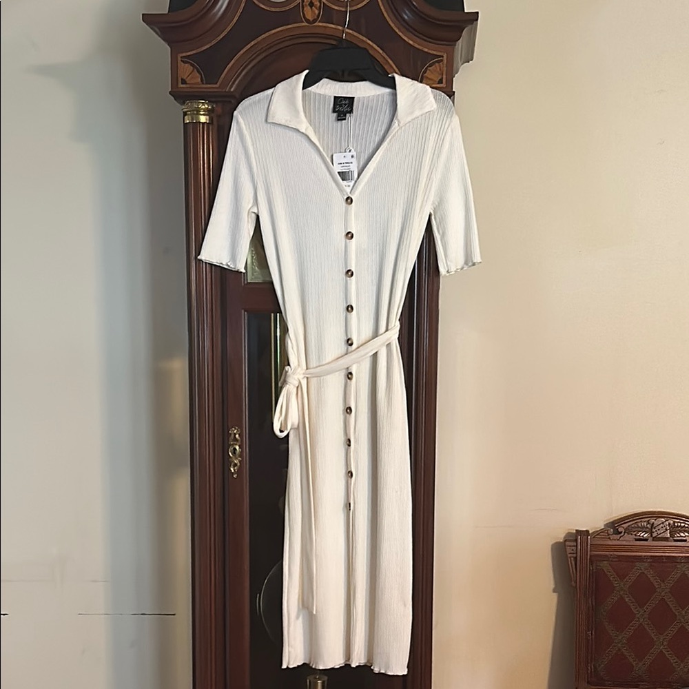 White Midi Sheath Dress with Notched Collar